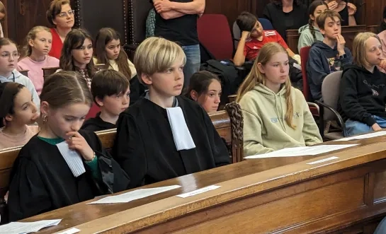 leerlingen De Esdoorn rechtbank Mechelen Hombeek