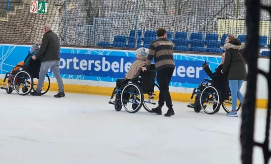 Ook de senioren genieten een laatste keer van de Herentalse schaatsbaan