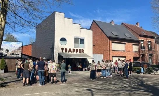 Eerbetoon aan Trapper-winkel door scouts en gidsen