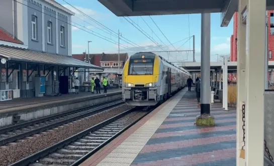 spooroverweg station Geel