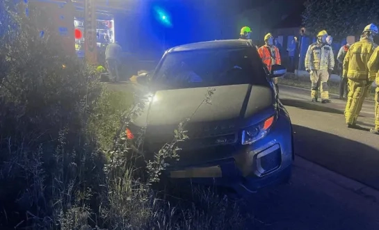 auto in gracht Olen dronken bestuurder