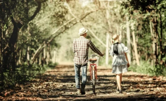 Stockfoto fietser en wandelaar