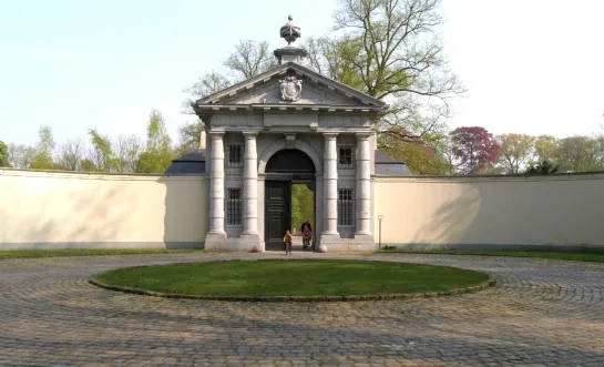 Poortmuur abdijsite Roosendael