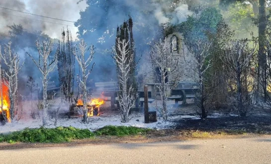 Brand aan de Lourdesgrot in Eindhout