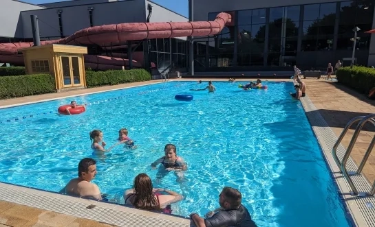 Het openluchtzwembad van Geel is vandaag weer open na drie jaar sluiting