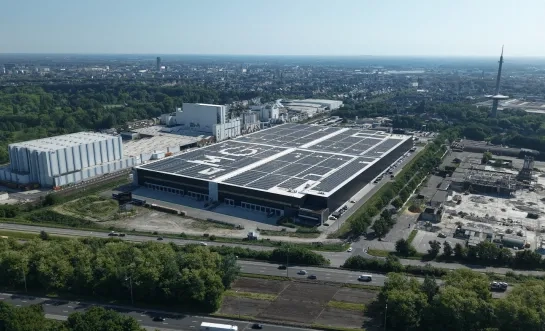 Groot zonnepanelenpark op Pringles-fabriek in Mechelen geopend