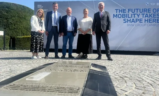 eerste bandenafdruk steenlegging hoofdzetel BMW Bornem