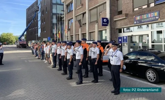 Politie houdt minuut stilte voor overleden collega