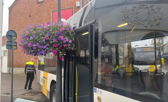 Bus rijdt zich vast in centrum Herentals