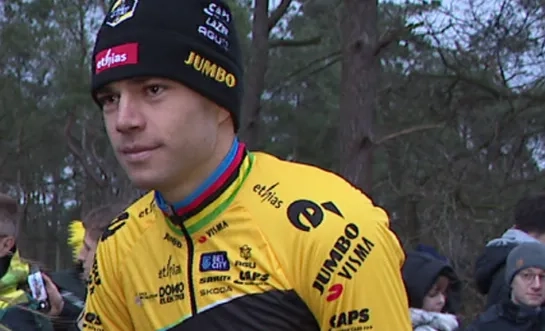 wout_van_aert_cross_2023c.jpg