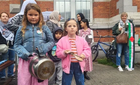 Pottenactie voor Gaza aan station Turnhout