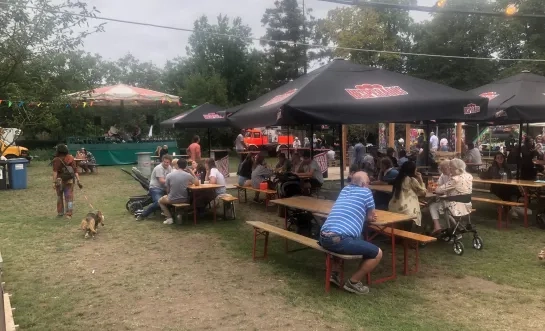 Kafé Kasserol draait op volle toeren aan de stadsparkvijver