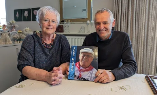 Juul Kabas krijgt borstbeeld