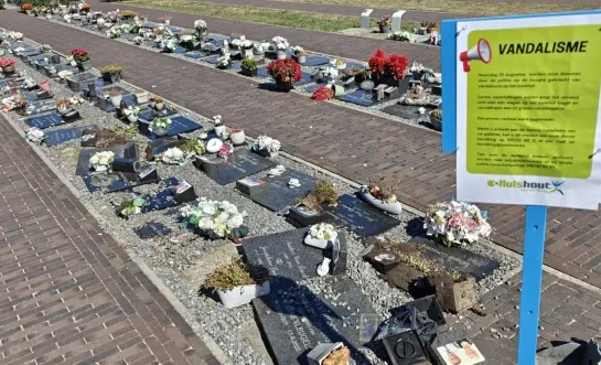 graven beschadigd kerkhof Hulshout