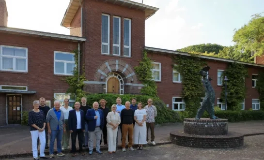 voor gemeentehuis Beerse