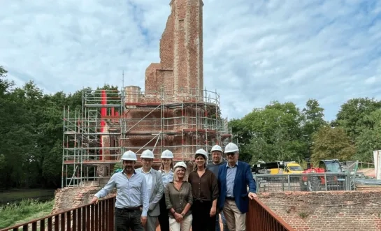 nieuwe brug kasteelruine Ter Elst 