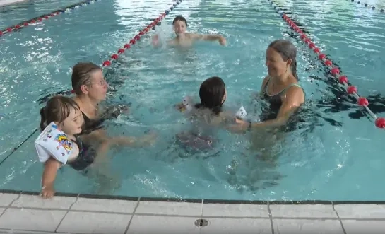 Zwemmers in de Nekkerpool Mechelen