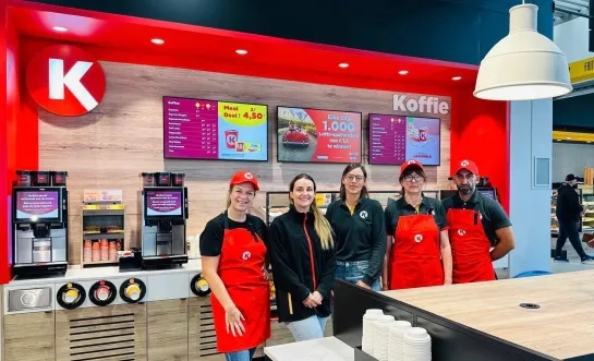 Vernieuwde shops aan tankstations Minderhout en Herentals