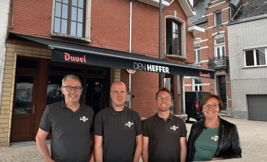 Den Heffer Heffen café bruine kroeg