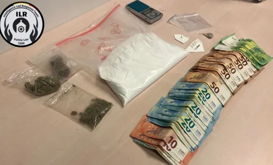 Drugs en geld gevonden bij huiszoeking