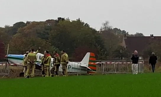 sportvliegtuigje maakt noodlanding in Itegem