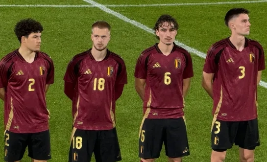 Arthur Vermeeren (18) en Kamiel Van de Perre (6) bij de U21 Rode Duivels