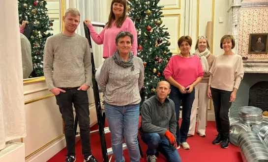 Decoratieteam Kerstmagie start voorbereidingen in Kasteel d’Ursel