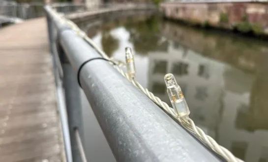 Mechelen hangt kerstverlichting op