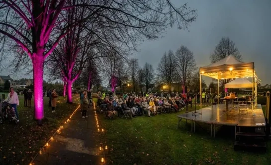 Reveil brengt troost en cultuur naar tien begraafplaatsen in onze regio op Allerheiligen