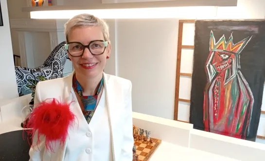kunstenares Elke Cuypers uit Lier stelt voor één keer ook haar eigen woning open: “Laten zien wat kunst doet in een huis”