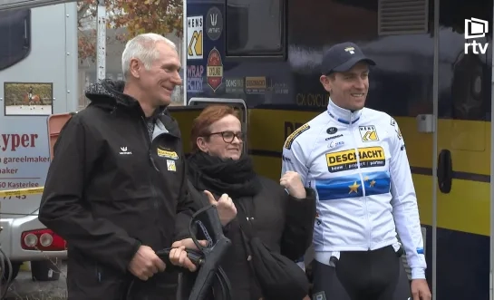 Toon Aerts aan de slag in Aardbeiencross