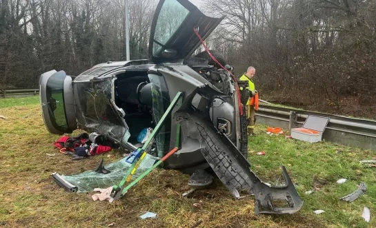 Auto over de kop in Olen