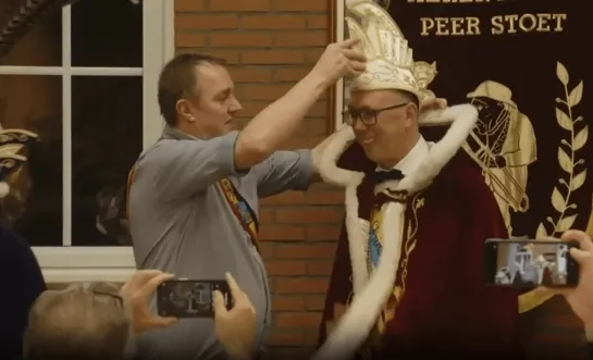Micha Buermans wordt aangesteld als Prins Carnaval van Peer stoet