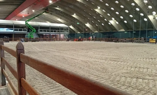 Nekkerhal maakt zich op voor Kerstjumping: 3.000 ton zand en nieuwe wedstrijden in de maak