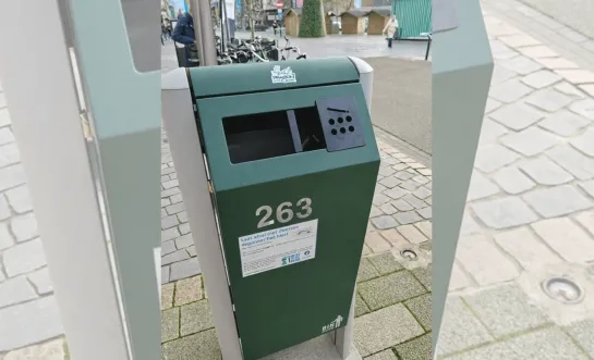 Heist-op-den-Berg plaatst asbakjes in straatvuilbakken om peukenoverlast aan te pakken