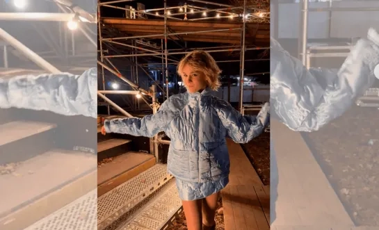 Pommelien Thijs met zelfgemaakte outfit uit bedsprei