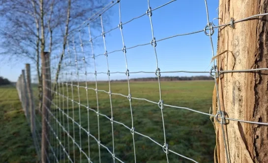 Defensie zet hek rond  vliegveld Weelde: recreanten vormen te groot veiligheidsrisico