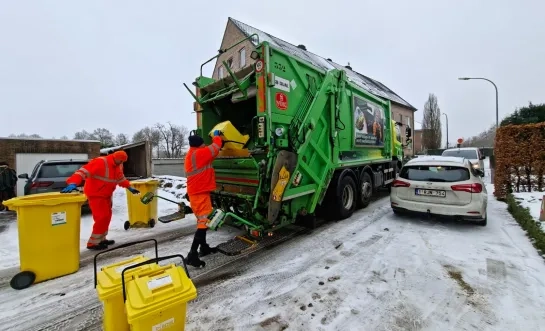 afvalophaling IOK door de sneeuw