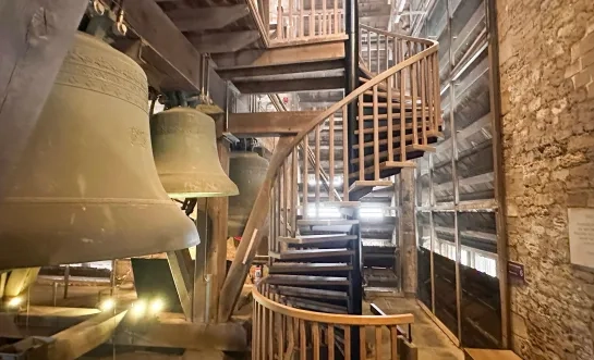 Gerestaureerde trappen maken beiaarden in Sint-Romboutstoren opnieuw vlot bereikbaar