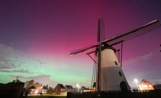 Prachtig noorderlicht boven onze regio door hevige zonnestorm