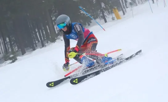 Jong skitalent uit Westerlo Per De Kinder vijfde op internationale skiwedstrijd in Tsjechië