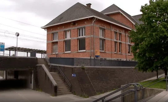 Oud stationsgebouw van Willebroek krijgt nieuwe bestemming als kantoor