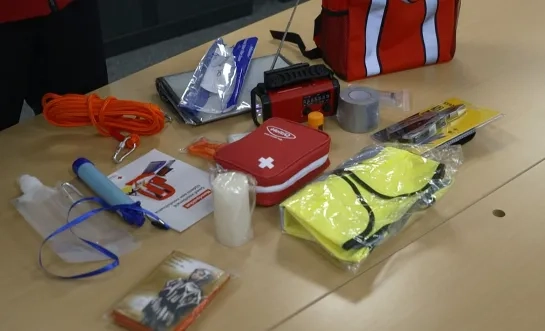 Nieuwe lading noodpakketten van Rode kruis Vlaanderen in Mechelen