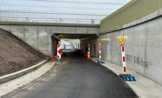 Fietstunnel Geel onder sporen klaar