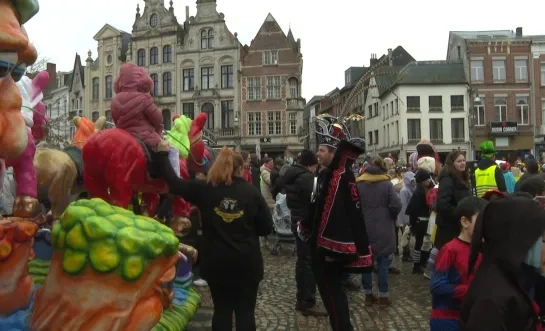 1.500 leerlingen trekken met carnavalstoet door Lier