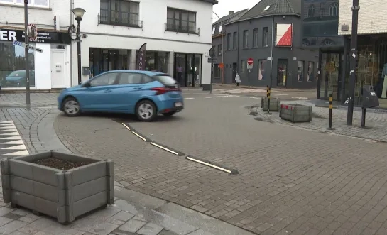 Verkeersgeleiders kruispunt Geel