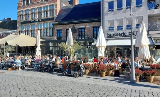 Terrasjes lopen vol op eerste lentedag van 2026