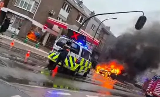 brandende auto