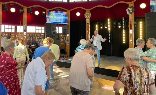 Pijpelheide viert vijf dagen feest in spiegeltent