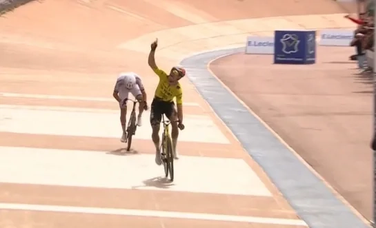 Wout van Aert wint Parijs-Roubaix